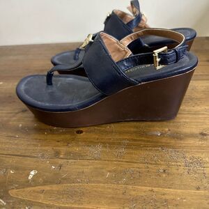 Tommy Hilfiger Salute Womens 7.5M Platform Wedge Medallion Strap Sandals